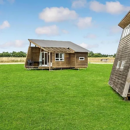 1 Bedroom Beautiful In Holiday home *