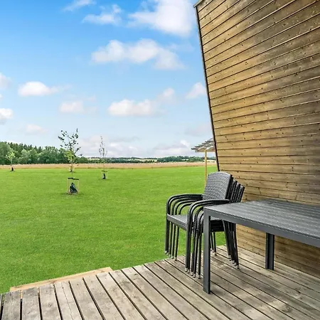 1 Bedroom Beautiful In Holiday home *